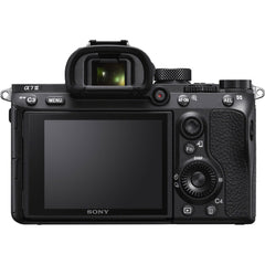 Cámara profesional Alpha a7 III con lente 28-70mm de segunda generación